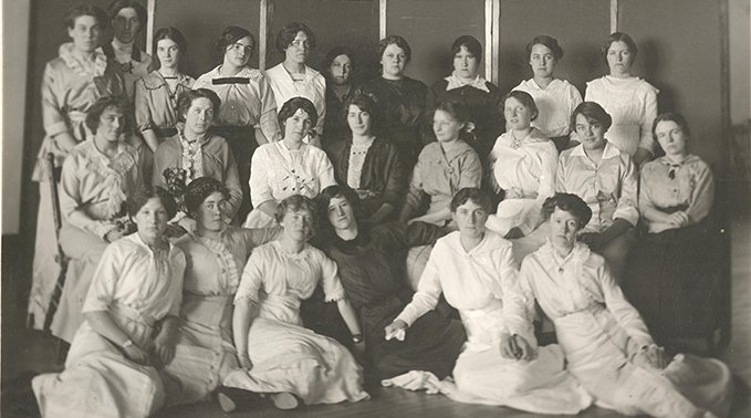 1913
