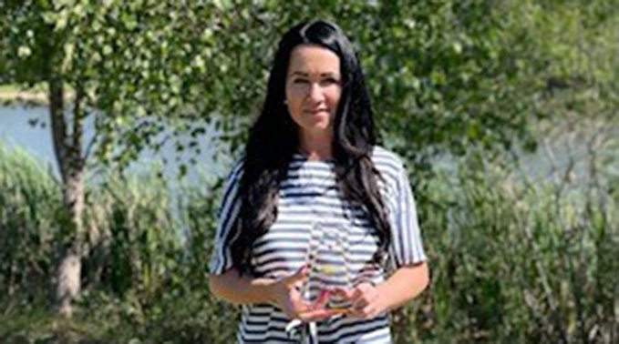 Carrie Boerrichter holds her Rising Star Award from the Association of Managers in Canadian College, University and Student Centres.